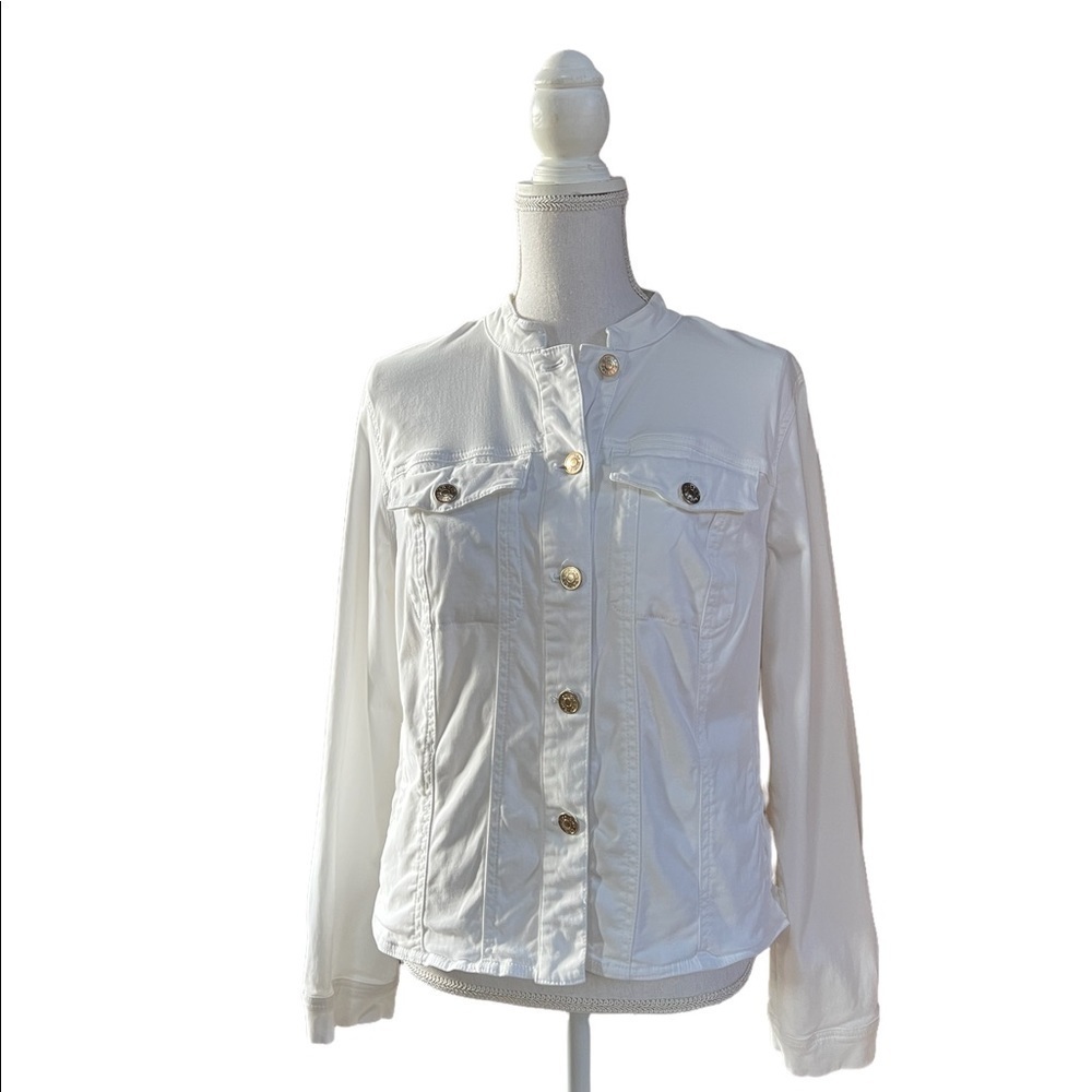 CHICO’S WOMENS WHITE JEAN JACKET SIZE 8-10 WITH PRETTY FLORAL ON BACK